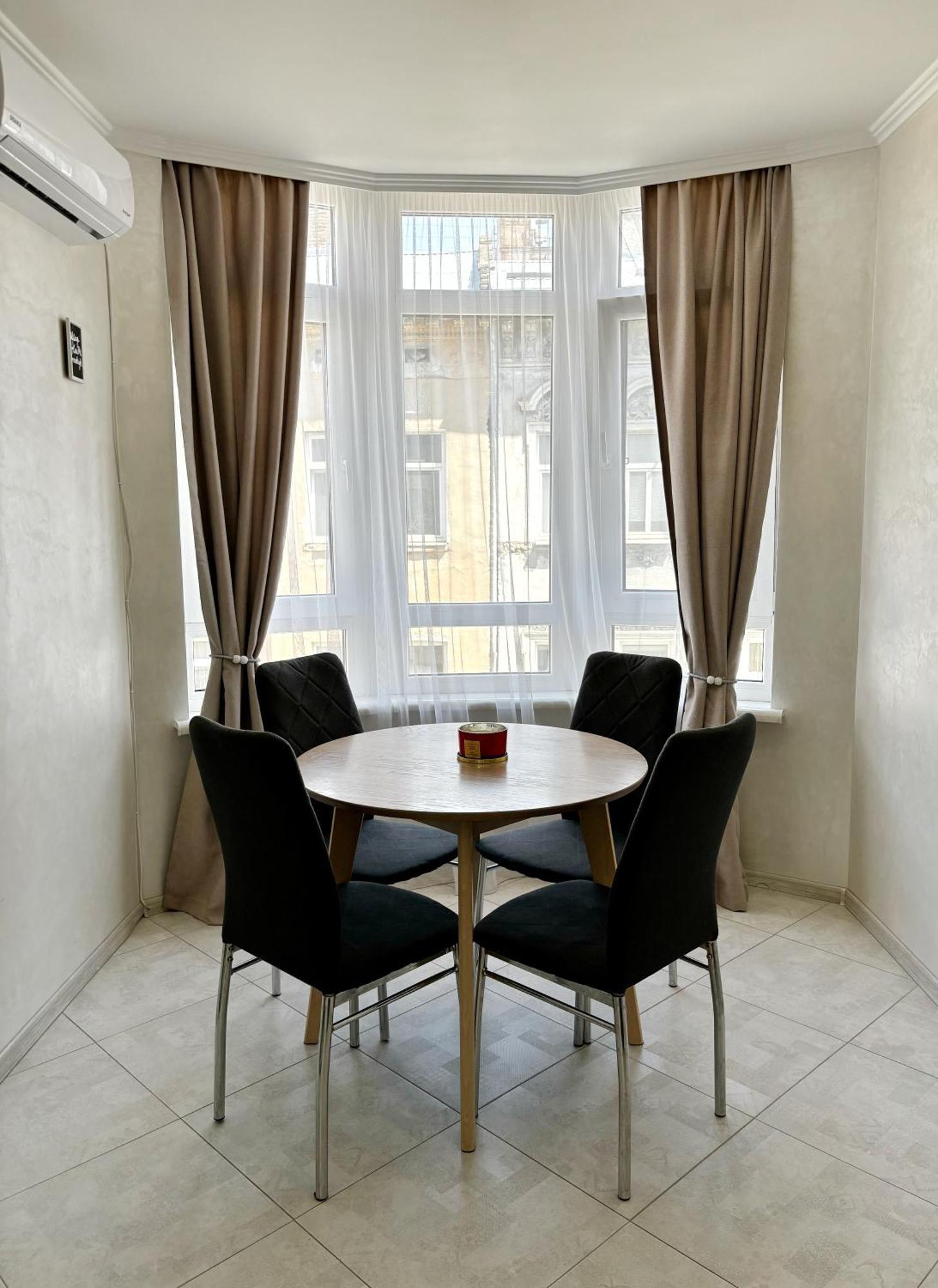 Apartment In Khmelnytsky Street Львів Екстер'єр фото