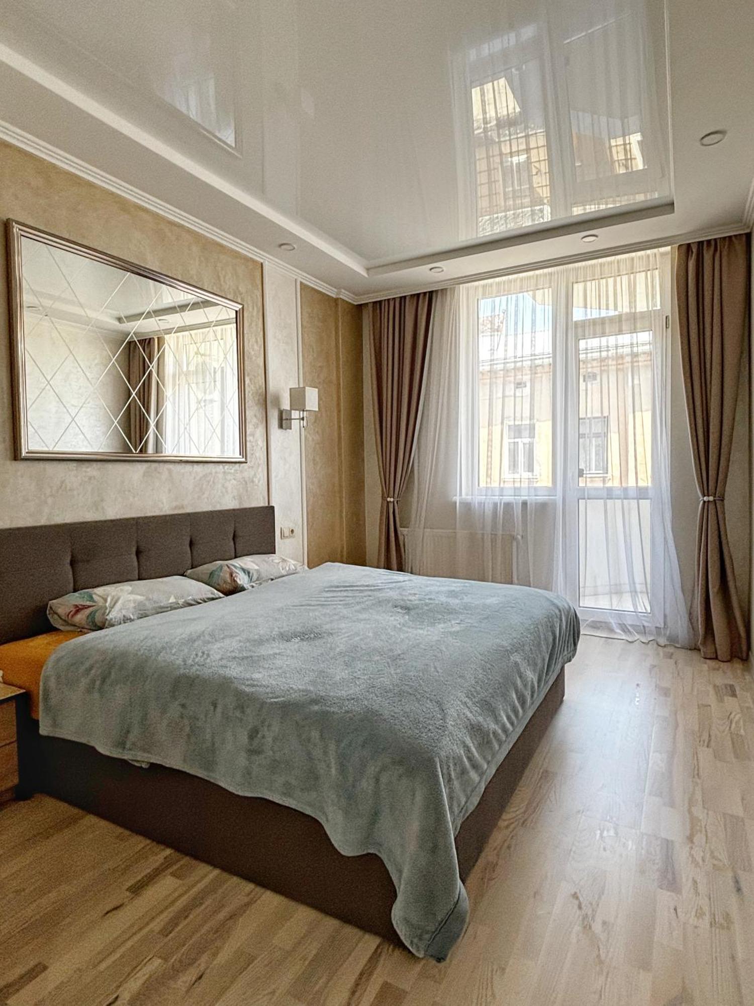 Apartment In Khmelnytsky Street Львів Екстер'єр фото